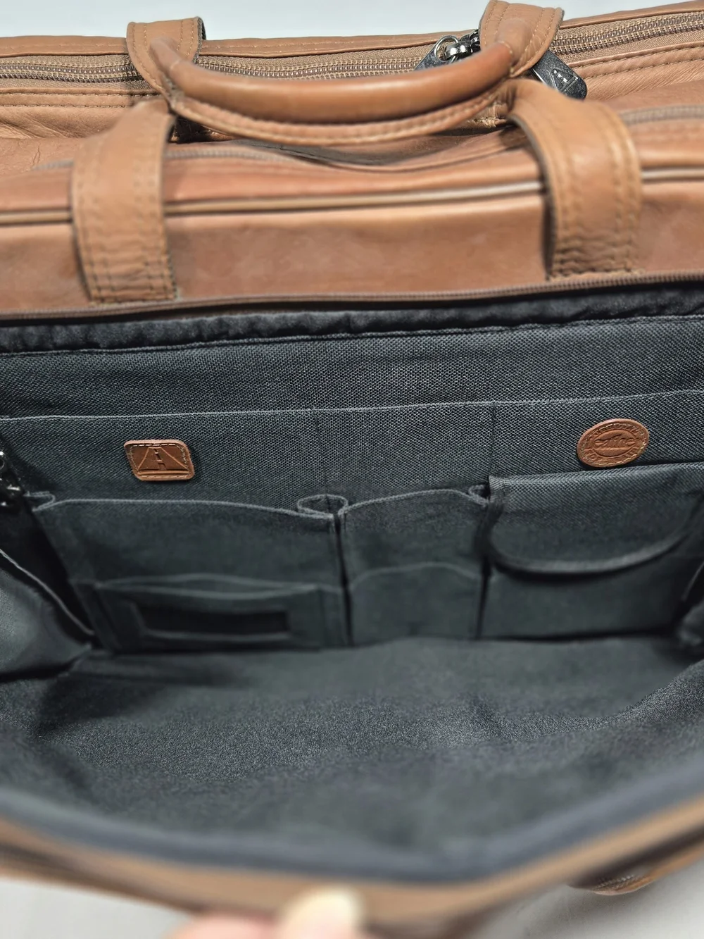 Vintage Avenues Colombian Saddle Leather Messenger Briefcase Business Travel Bag